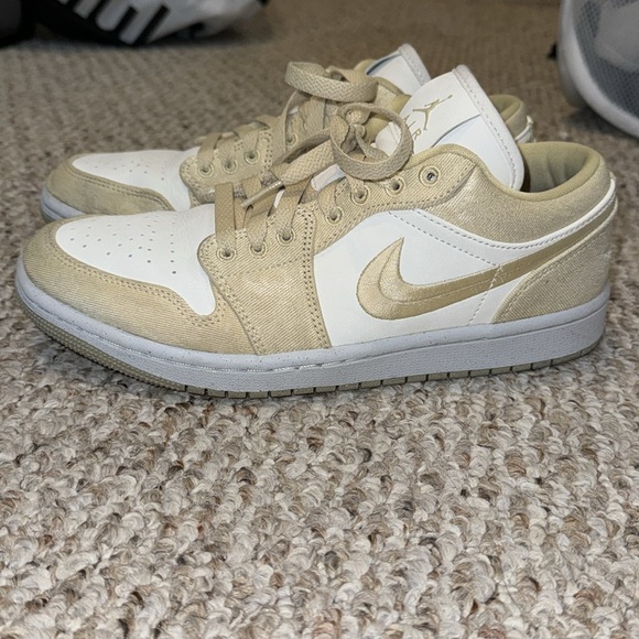 Nike Air Jordan 1 Low SE - Picture 5 of 6